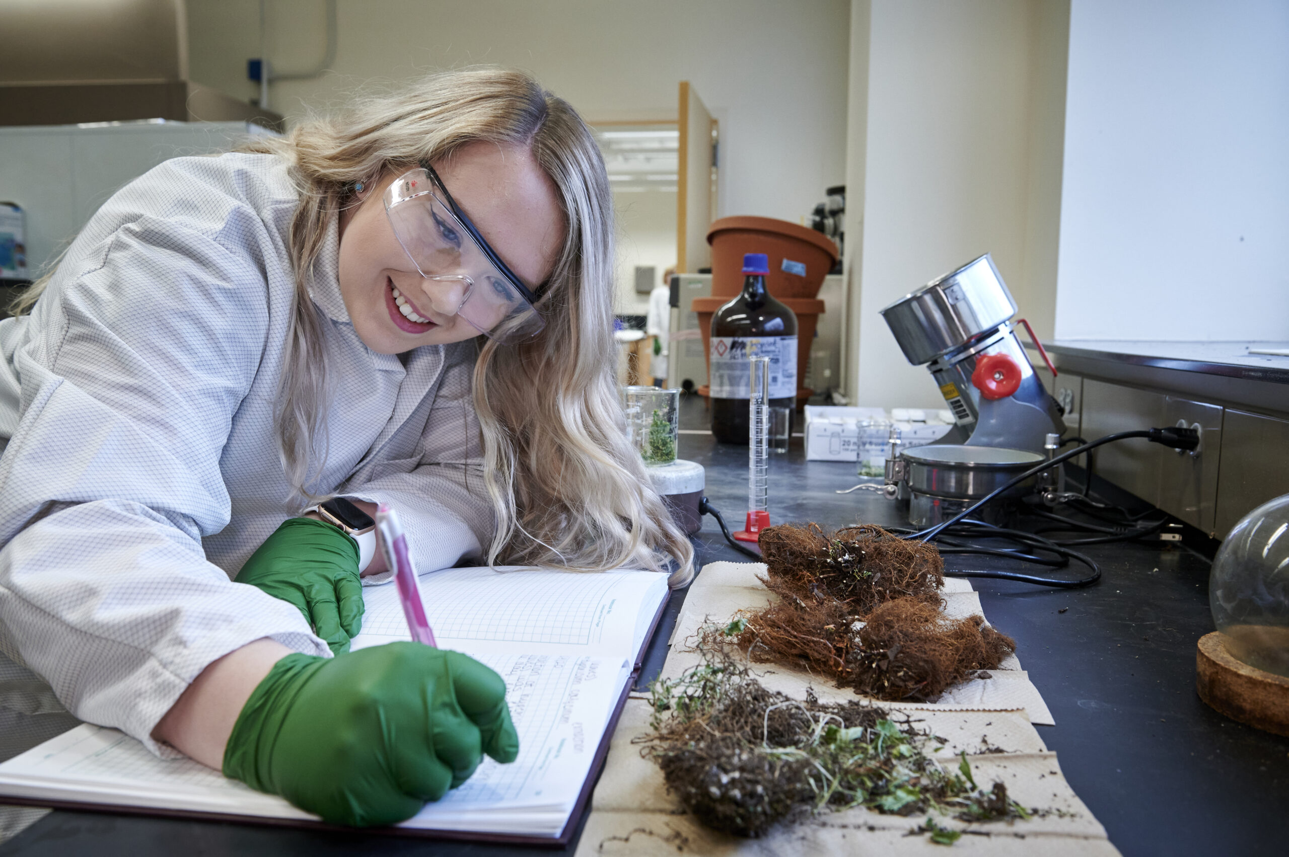 Dr. Nadja Cech with a student