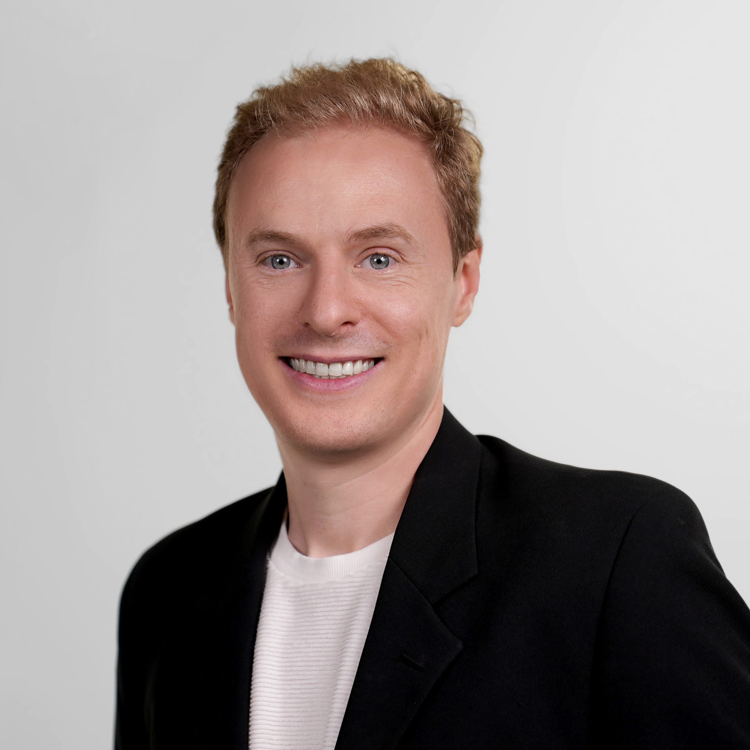 Dr. Daniel Nascimento